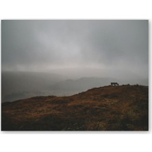 Caka Tablo Ahşap Tablo Sisli Dağlar ve Tepedeki Boş Bank