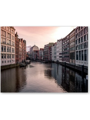 Caka Tablo Ahşap Tablo Kanal ve Etrafındaki Binalar