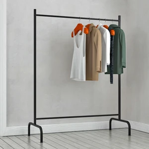 Kom Dizayn Metal Ayaklı Konfeksiyon Askısı - Siyah