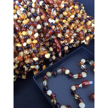 Kehribar Kolye Kullanan 10 Anne