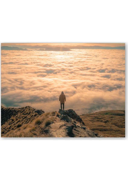 Ahşap Tablo Kayalar Üstündeki Adam ve Bulutlar