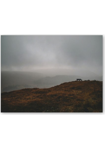 Ahşap Tablo Sisli Dağlar ve Tepedeki Boş Bank