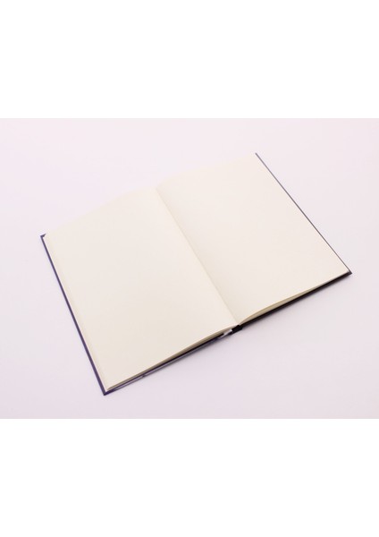 Lastikli Çizgisiz Sert Kapak Bellie Eilish Defter