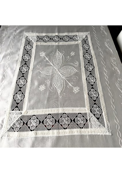 Çeyizlik Ipek Dokuma Iğne Oyalı Masa Örtüsü 140 x 180 Cm.