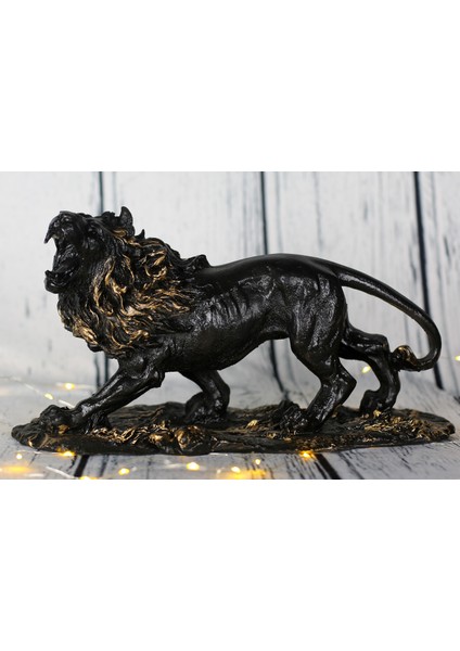 Kükreyen Aslan