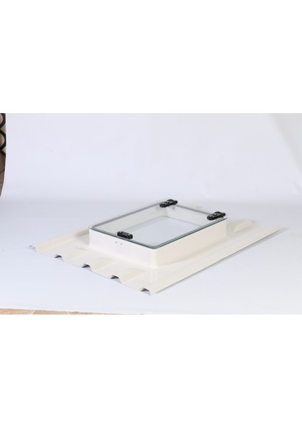 Trapez Çatı Çıkış Kapağı Cam