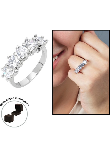 Starlight Diamond Pırlanta Montür 925 Ayar Gümüş Bayan Beştaş Yüzük