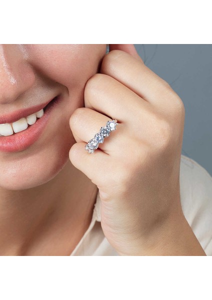 Starlight Diamond Pırlanta Montür 925 Ayar Gümüş Bayan Beştaş Yüzük