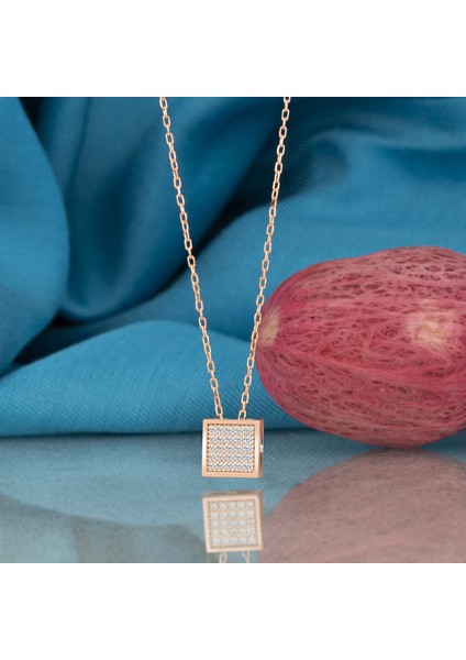 Gümüş Swarovski Taşlı Kare Rose Kaplama Kadın Kolye