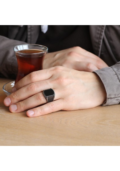 Nokta Işlemeli Siyah Oval Oniks Taşlı 925 Ayar Gümüş Erkek Yüzük modelleri