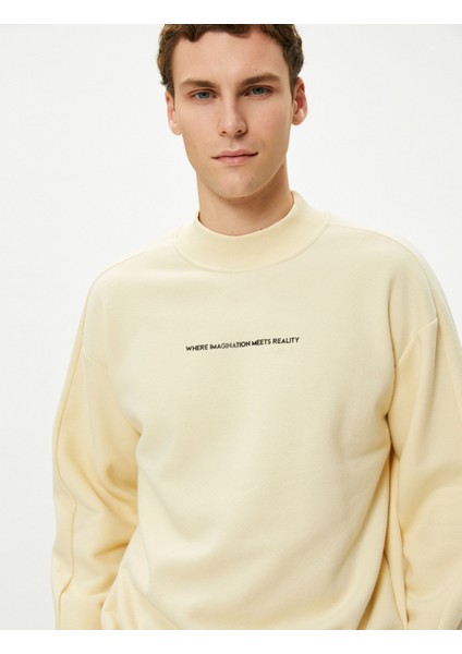 Dik Yaka Sweat Slogan Işlemeli Uzun Kollu