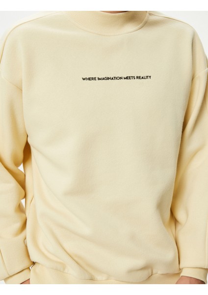 Dik Yaka Sweat Slogan Işlemeli Uzun Kollu indirimleri