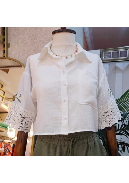 Kolları Dantelli Işlemeli Kısa Keten Gömlek