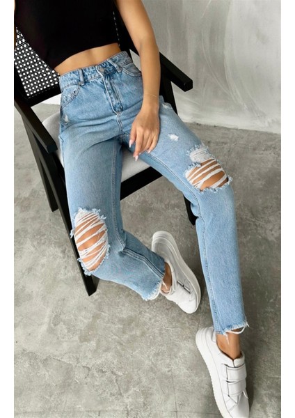 Kadın Paça Püsküllü Dizi Yırtık Mom Kot Pantolon Açık Mavi fiyatları