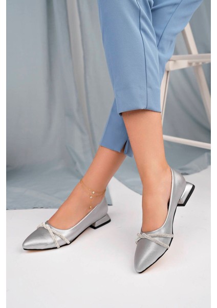Alçak Topuk Sivri Kalıp Gümüş Kadın Ayakkabı modelleri