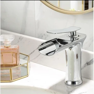 İsaoğlu Yapı Lavabo Bataryası Şelale Akışlı Lavabo Musluğu Silver Gümüş Armatür