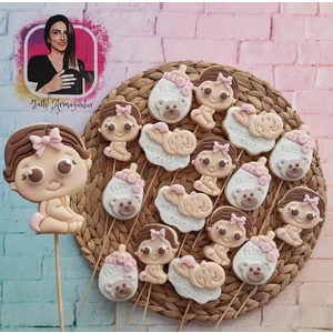 Tatlı Armağanlar Isimli Çubuklu Kız Bebek Ayıcıklı Biberon ve Bulutta Uyuyan Bebek Butik Kurabiye - 20 Adet
