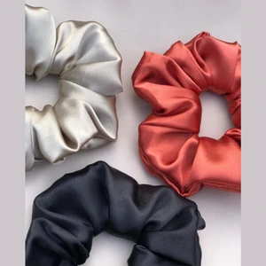 Donna Liberta Kadın 3 ' Lü Saten Saç Lastik Toka Seti