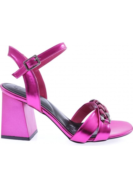 847-23Y Kadin Çapraz Bantli Burgu Aksesuarli Topuklu Sandalet