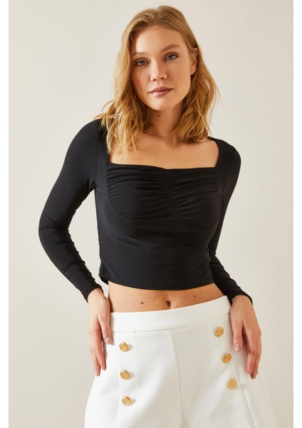 Siyah Gögüs Drapeli Kare Yaka Bluz 4KXK2-47697-02 fırsatları