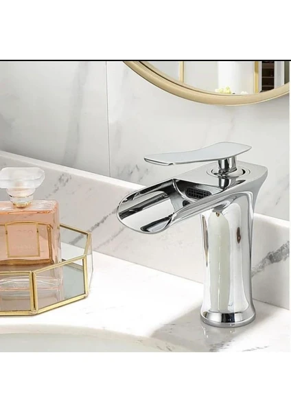 Lavabo Bataryası Şelale Akışlı Lavabo Musluğu Silver Gümüş Armatür