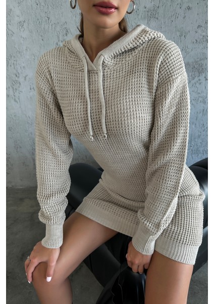 Kapüşonlu Uzun Kollu Vizon Renk Triko Elbise