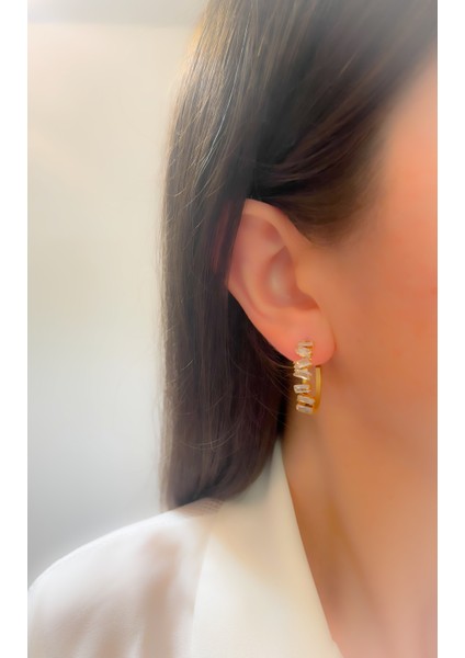 Çelik Küpe Asimetrik Taşlı Halka Küpe Renk Gold fiyatları