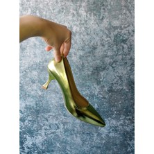 Akın Özmen Kadın Yeşil Metalik Orta Topuklu (7cm) Stiletto