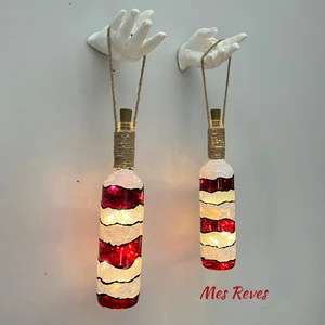 Mes Reves Design Kadın El Heykeli Dekorlu Peri LED Işıklı Kırmızı Beyaz Vitray Boyama Şampanya Şişesi Aplik 2'li Set