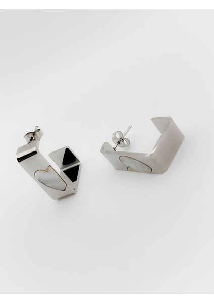 Çelik Marka Model Geometrik Kalp Detaylı Küpe Renk Gümüş modelleri