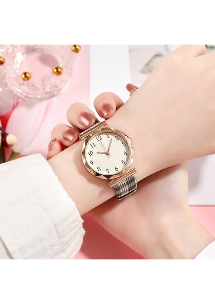 Pembe Yeni Moda Kadın Gül Altın Izgara Saatler Aydınlık Bayanlar Bilek Saatler Kadın Küçük Deri Kayış Bilezik Izle Relogio Feminino (Yurt Dışından) indirimleri