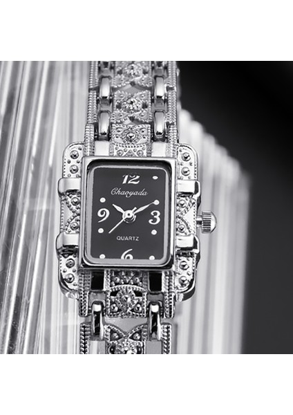 Gümüş Siyah Moda Göz Alıcı Kadın Izle Gümüş Romantik Zincir Bilezik Izle Küçük Kare Alaşım Kadran Bayanlar Kuvars Kol Saati Kadın Saat (Yurt Dışından) fiyatları