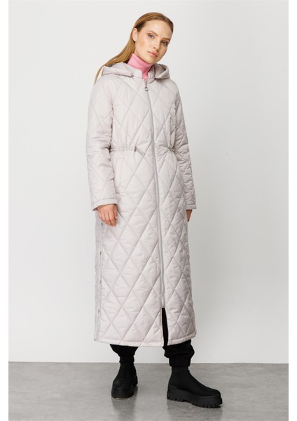 Yanı Çizgi ve Aksesuar Detaylı Extra Spor Kapitone Manto-Gümüş modelleri