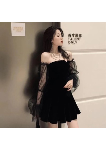 Siyah Tül Kollu Dantel Detaylı Elbise