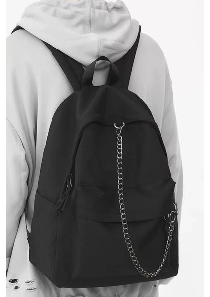 Siyah Piercing Detay Sırt Çantası