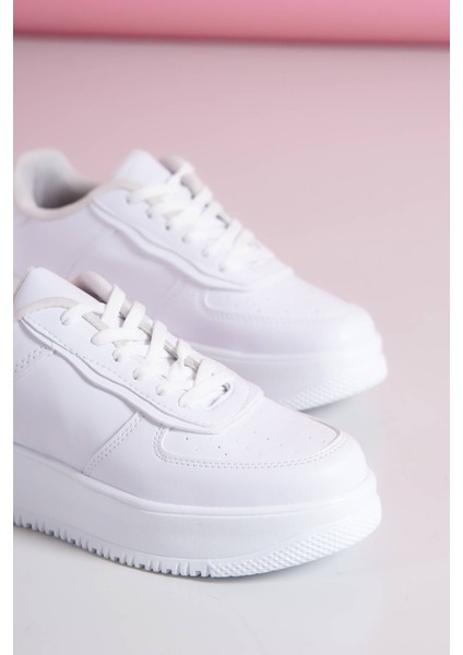Beyaz Sneaker fırsatları