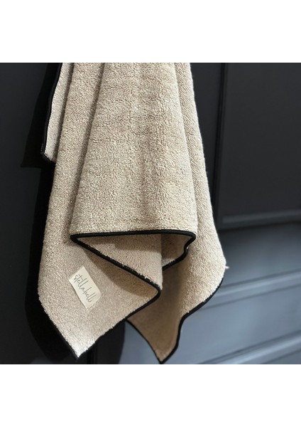 | 50x100 cm | Otel | Baş | El | Havlusu | %100 Pamuk | Bej Renk | Soura | Kenar Siyah