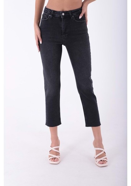 Paçaları Dikişsiz ve Yüksek Belli Cepli Astarsız Kadın Kot Pantolon Mom Fit Jean Antrasit Denim