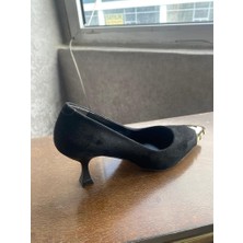 Akın Özmen Kadın Siyah Süet Aksesuarlı Orta Topuklu (7cm) Stiletto