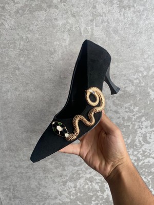 Akın Özmen Kadın Siyah Süet Aksesuarlı Orta Topuklu (7cm) Stiletto