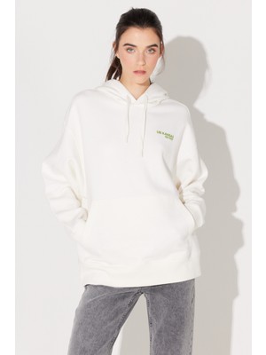 Lee Regular Fit Normal Kesim Kapüşonlu Içi Polarlı Sırt Baskılı Kırık Beyaz Sweatshirt