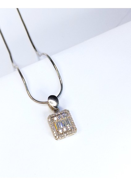 925 Ayar Gümüş Zirkon Üçlü Baget Taşlı Tasarım Yılan Zincir Kadın Kolye Doğum Günü Hediye fiyatları