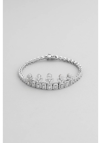 Elmas Şıklığı 18 Ayar Beyaz Altın Kaplama Gümüş Bileklik