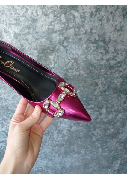 Akın Özmen Kadın Mor Metalik Aksesuarlı Orta Topuklu (7cm) Stiletto