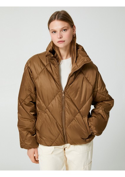 Kapitone Şişme Mont Dik Yaka Fermuarlı Cepli modelleri