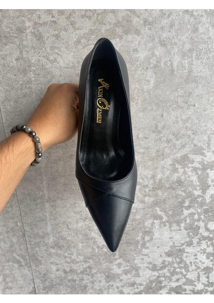 Akın Özmen Kadın Siyah Deri Orta Topuklu (7cm) Stiletto