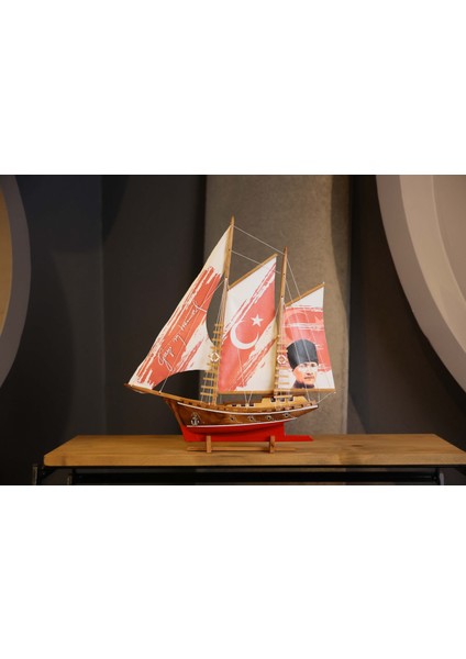 , Atatürk ve Türk Bayrağı Baskılı Bez Yelkenli, Ahşap Maket Gemi Modeli Hediye Kotra - Kişiselleştirilebilir El Yapımı Ev, Ofis Hediyesi ve Aksesuarı