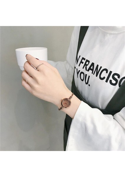 Gümüş Beyaz Rahat Retro Kadın Bilezik Izle Küçük Pürüzsüz Kadran Üst Lüks Gümüş Ince Kayış Parlayan Sanat Kadın Saat Kuvars Kol Saati (Yurt Dışından) fiyatları