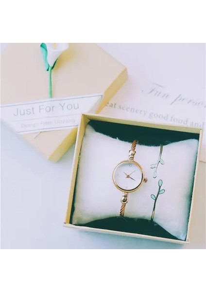 Gül Altın Beyaz Rahat Retro Kadın Bilezik Izle Küçük Pürüzsüz Kadran Üst Lüks Gümüş Ince Kayış Parlayan Sanat Kadın Saat Kuvars Kol Saati (Yurt Dışından)