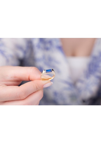 Baget Kesim Mavi Taşlı Minimal Şövalye Yüzük 14 Ayar Altın fiyatları